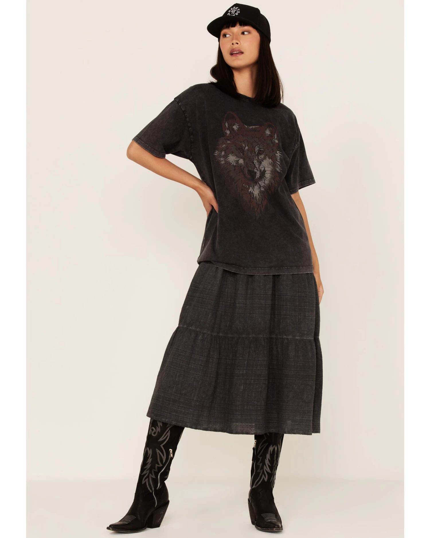 Cleo + Wolf Women's Oversized Wolf Graphic Tee 2 Cleo + Wolf Women's Oversized Wolf Graphic Tee - Image 2