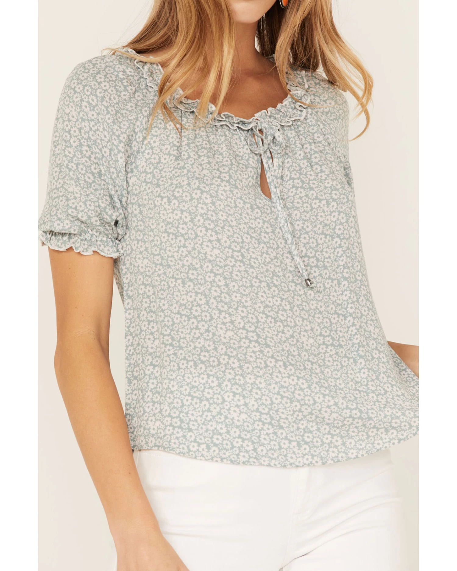 Jolt Women's Ditsy Floral Print Short Puff Sleeve Ruffle Shirt 2 Jolt Women's Ditsy Floral Print Short Puff Sleeve Ruffle Shirt - Image 2