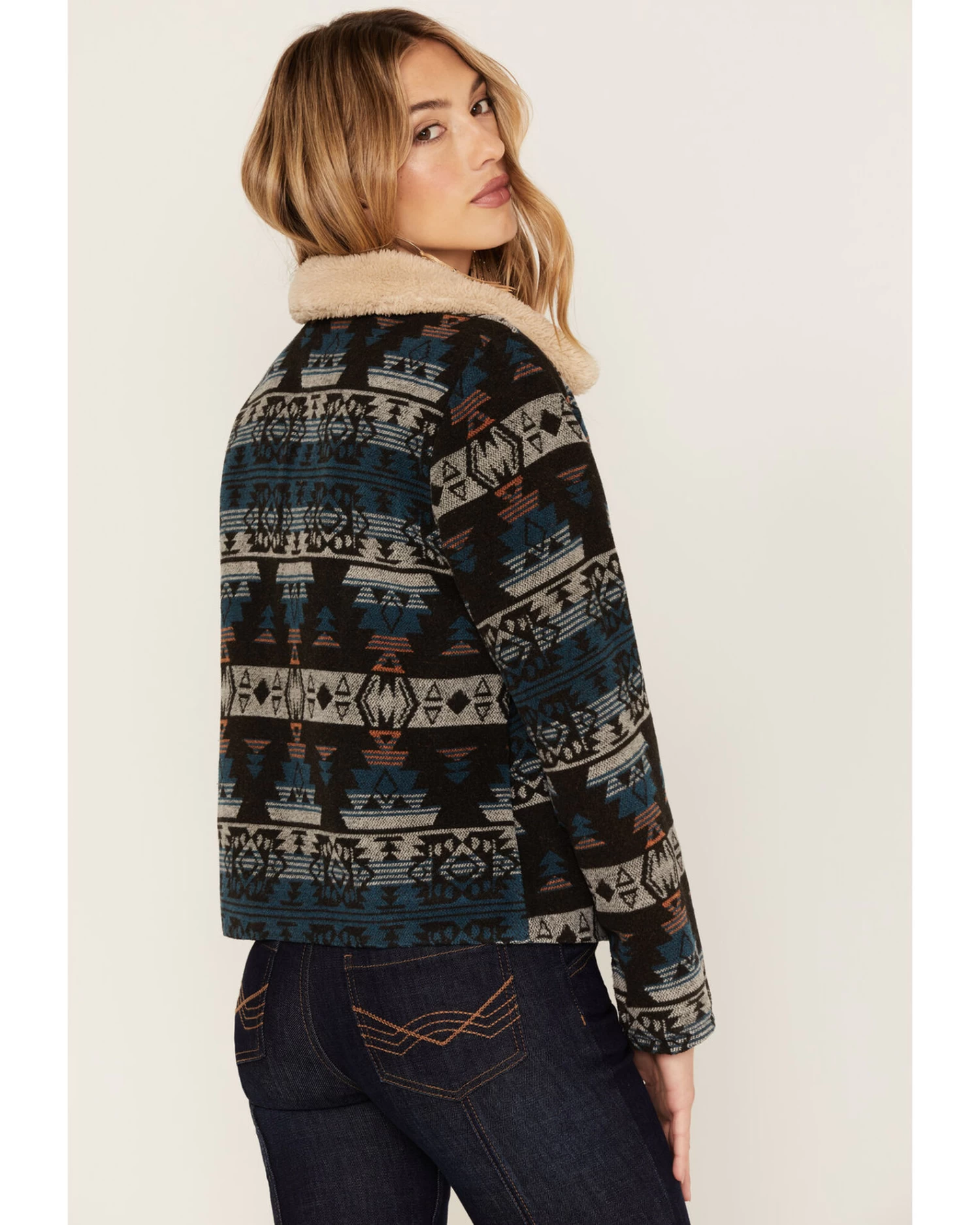 Idyllwind Women's Medium Wash Reversible Sherpa Blanket Denim Jacket 4 Idyllwind Women's Medium Wash Reversible Sherpa Blanket Denim Jacket - Image 4